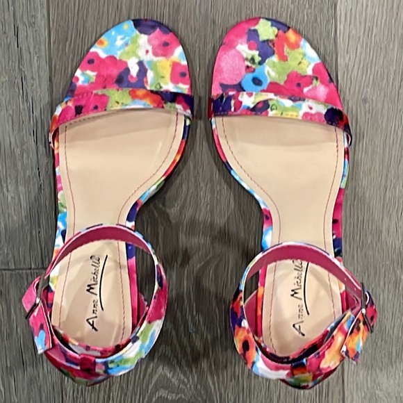 Anne Michelle Floral Pattern 4” Sandal Stiletto-Size 9 Box Included - Picture 5 of 10